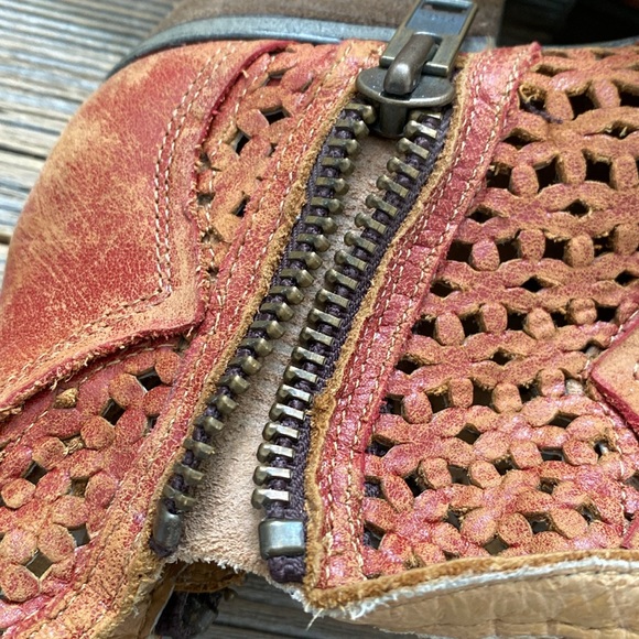 Circle G Coral Red Cutout Shortie Boots. Size 9. - Picture 9 of 9